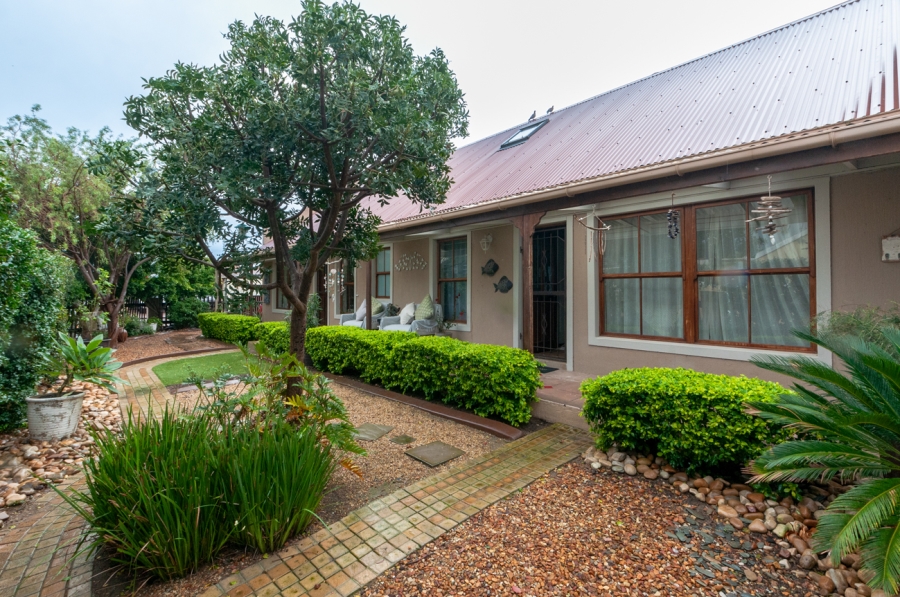 6 Bedroom Property for Sale in Fairview Golf Estate Western Cape